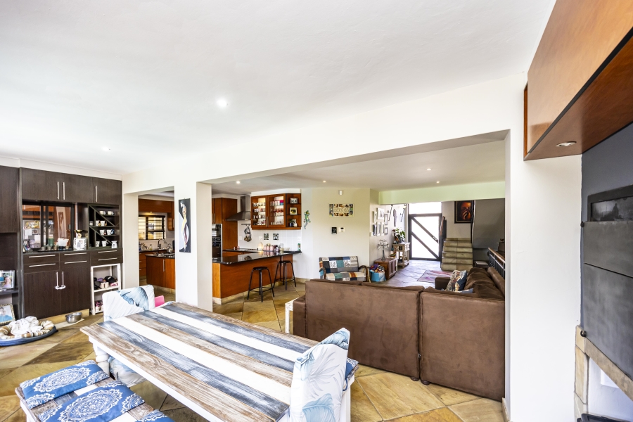 5 Bedroom Property for Sale in Beacon Bay Eastern Cape